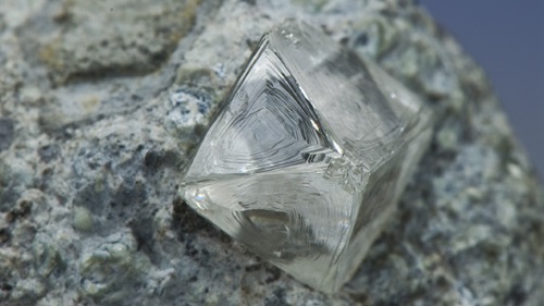 八面体結晶のダイヤモンド